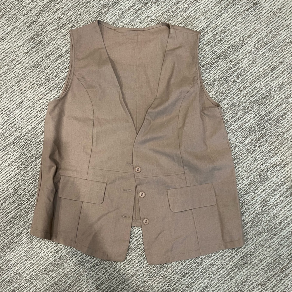 Button up vest